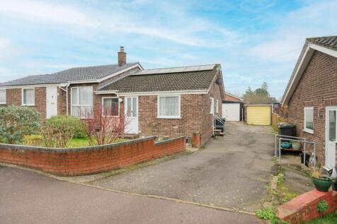 St. James Way, Long Stratton 2 bed terraced bungalow for sale