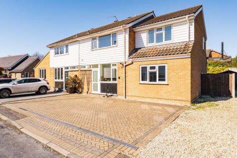 6 bedroom semi-detached house for sale