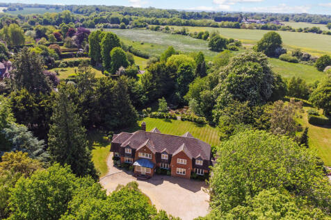 6 bedroom detached house for sale