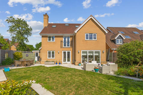 6 bedroom detached house for sale