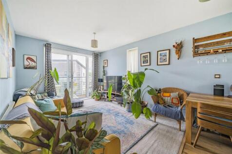 Marlborough Park, Swindon SN3 2 bed flat for sale