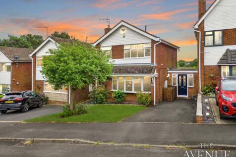 4 bedroom link detached house for sale