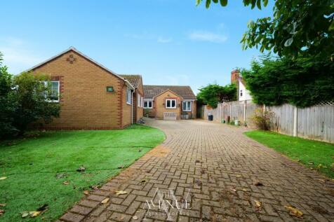 5 bedroom detached bungalow for sale