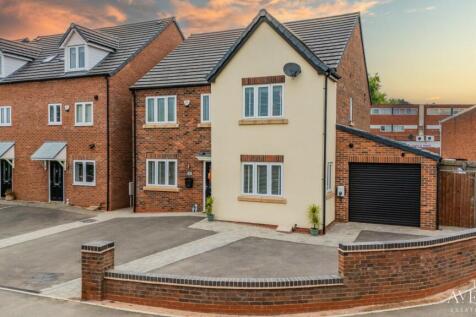 Swan Gardens, Kingsbury, Nr Tamworth... 4 bed detached house for sale