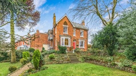 5 bedroom detached house for sale