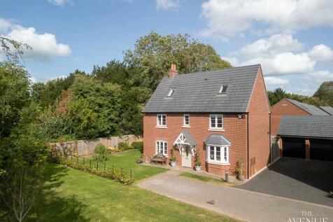 6 bedroom detached house for sale