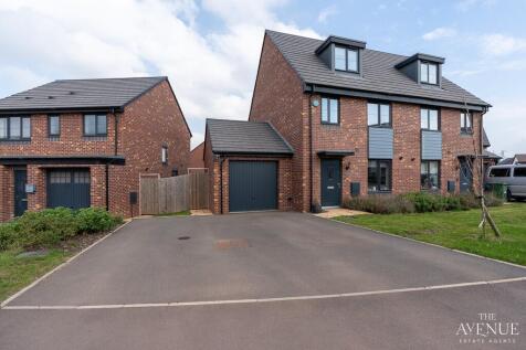 3 bedroom semi-detached house for sale