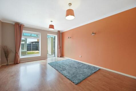 Edwards Close, Worcester Park, KT4 2 bed terraced house for sale
