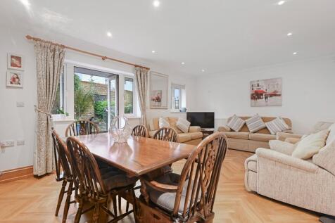 The Broadway, Cheam, SM3 2 bed apartment for sale