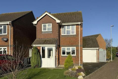 3 bedroom link detached house for sale