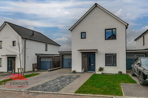 4 bedroom link detached house for sale