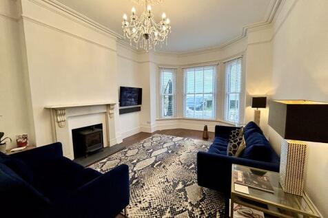 6 bedroom end of terrace house for sale