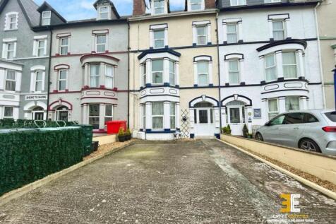 2 bedroom ground floor flat for sale