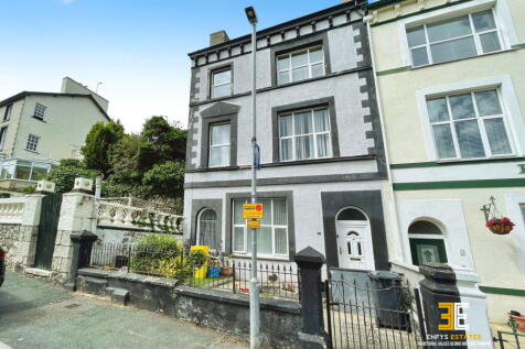 9 bedroom end of terrace house for sale