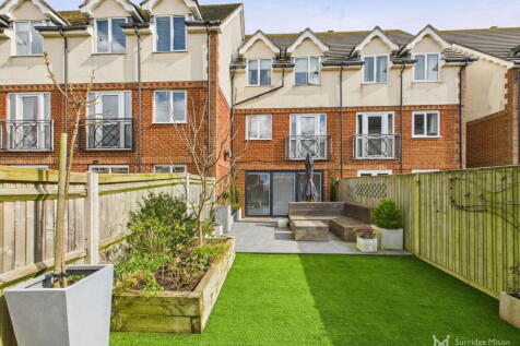 4 bedroom town house for sale