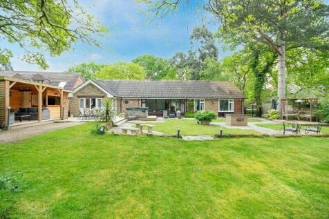 4 bedroom detached bungalow for sale