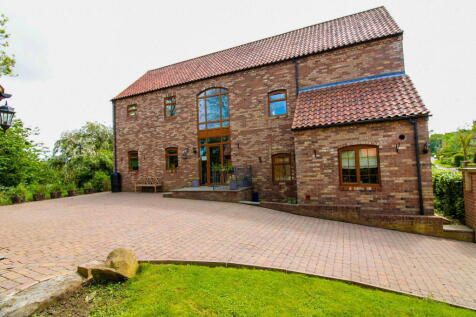 22 Church Road, Stow LN1 5 bed detached house for sale