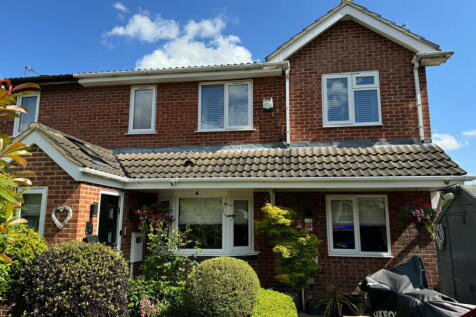 4 bedroom semi-detached house for sale