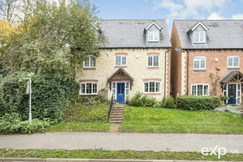 The Old Woodyard, Towcester NN12 5 bed detached house for sale