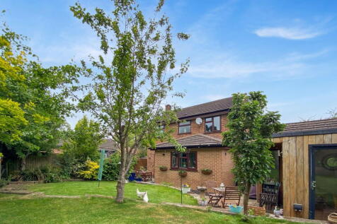 Riverside Way, Leicester LE19 4 bed detached house for sale