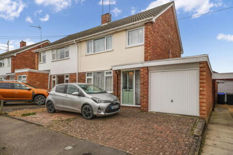 Grange Avenue, Northampton NN5 2 bed semi