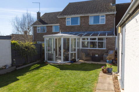 4 bedroom semi-detached house for sale