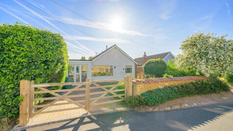 High Street, Grantham NG32 3 bed detached bungalow for sale