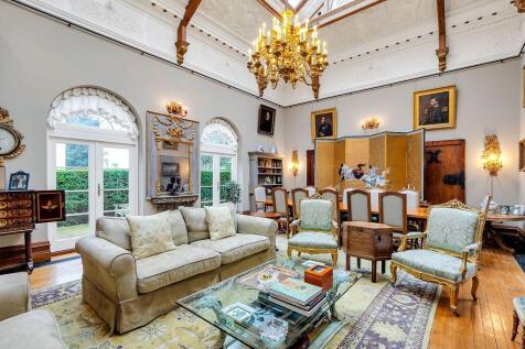 5 bedroom terraced house for sale
