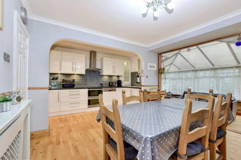 Hillcroft Crescent, Watford WD19 3 bed semi