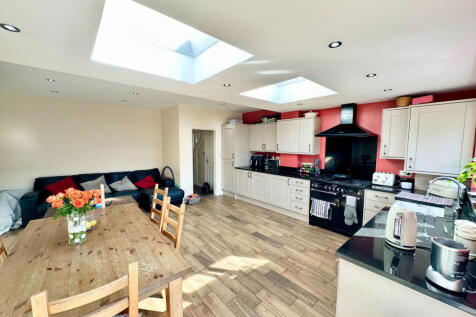 Summit Close, London NW9 4 bed terraced house for sale