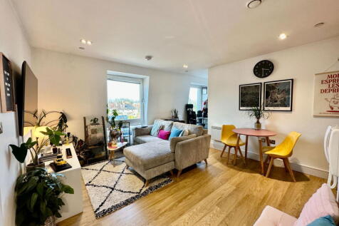 High Street, Rickmansworth WD3 1 bed flat for sale