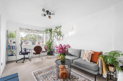 Bay Court, London W5 1 bed flat for sale