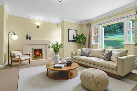 Harestone Valley Road, Caterham CR3 2 bed flat for sale