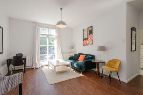 Kingston Hill, Kingston Upon Thames KT2 2 bed flat for sale