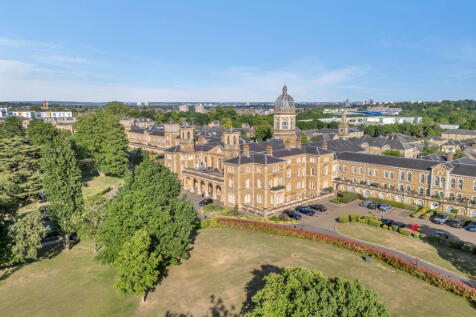 Royal Drive, London N11 Studio for sale