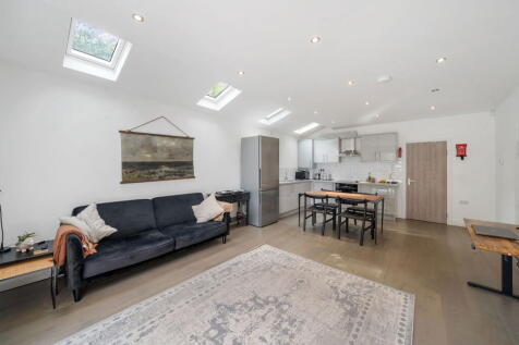 Plough Road, London SW11 2 bed flat for sale