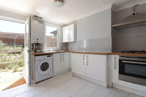 High Road, Dartford DA2 2 bed terraced house for sale