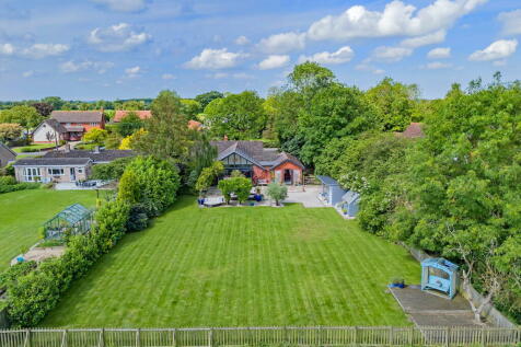 4 bedroom detached bungalow for sale