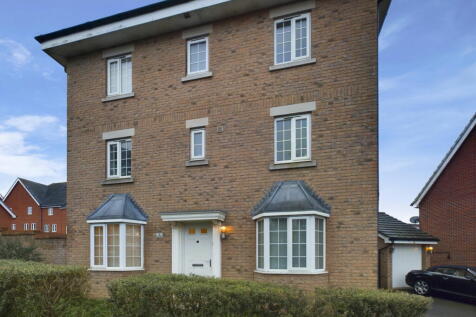 6 bedroom detached house for sale