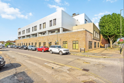 99 Staines Road West... 1 bed apartment for sale