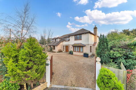 Longstaff Way, Huntingdon PE29 5 bed detached house for sale