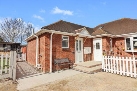1 bedroom semi-detached bungalow for sale