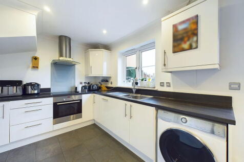 Crown Meadow, Norwich NR16 4 bed terraced house for sale