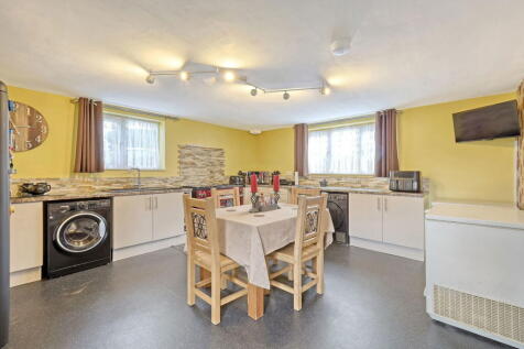 Milburn Crescent, Chelmsford CM1 4 bed end of terrace house for sale