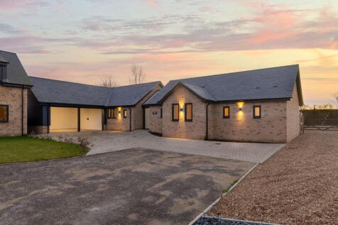 Bluntisham Road, Huntingdon PE28 4 bed detached bungalow for sale