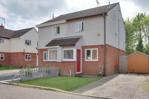 2 bedroom semi-detached house for sale