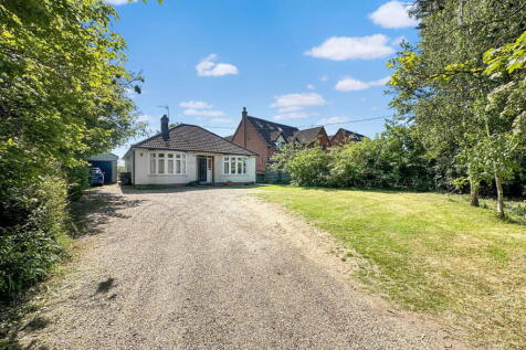 London Road, Braintree CM77 3 bed detached bungalow for sale
