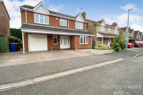 Willowbrook Drive, Peterborough PE7 4 bed detached house for sale
