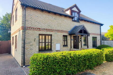 Walnut Tree Walk, March PE15 4 bed detached house for sale