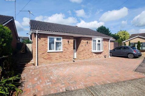 Cedar Close, March PE15 2 bed detached bungalow for sale